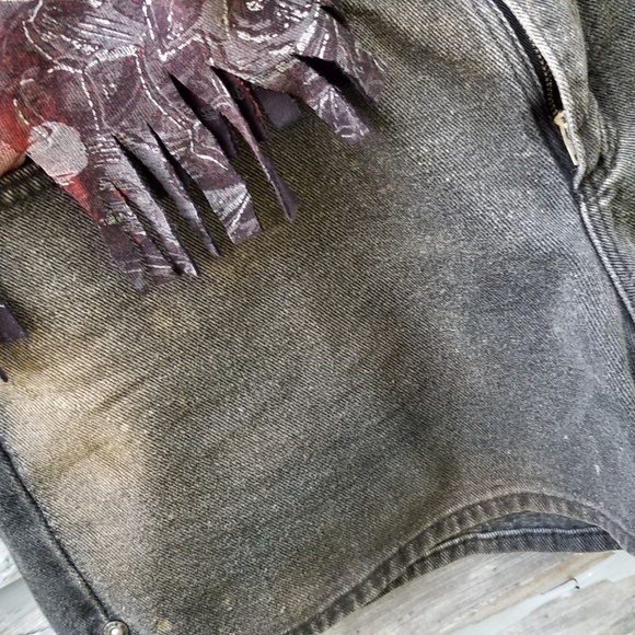 Rocker Floral Distressed Graphic Tee | Upcycled - Picture 5 of 6